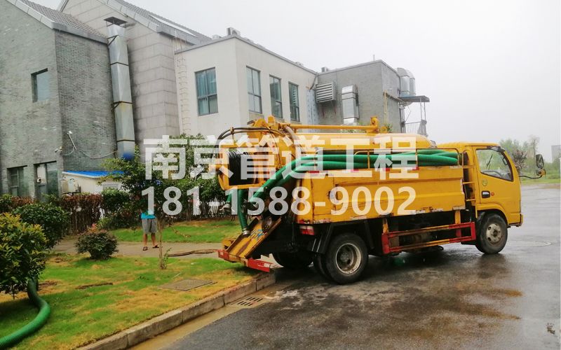 246挹江门小区化粪池清理